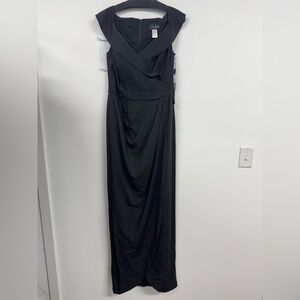 La Femme Black Sleeveless V-neck Cocktail Gown